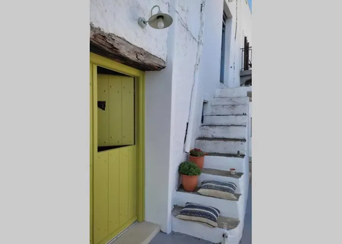 Το Παράσπιτο